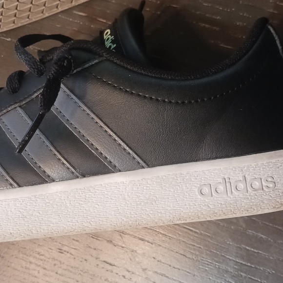 Adidas, big kids size 5, leather - Picture 4 of 5